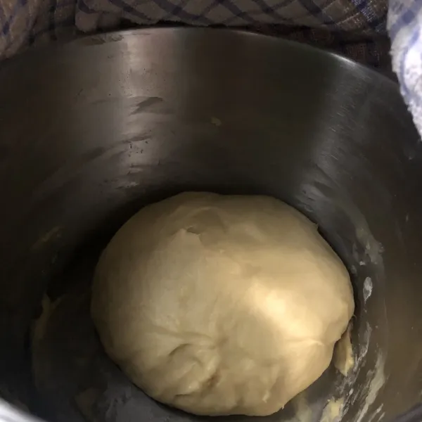 Istirahatkan adonan sampai -+ 1 jam