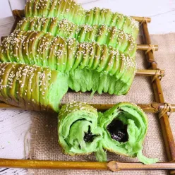 Wool Roll Bread Pandan