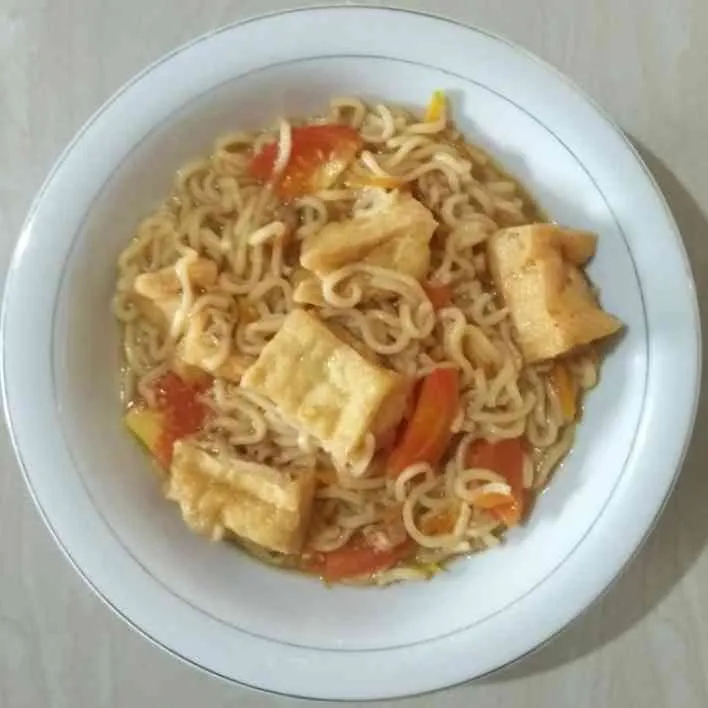 Mie Kuah Tahu Apung