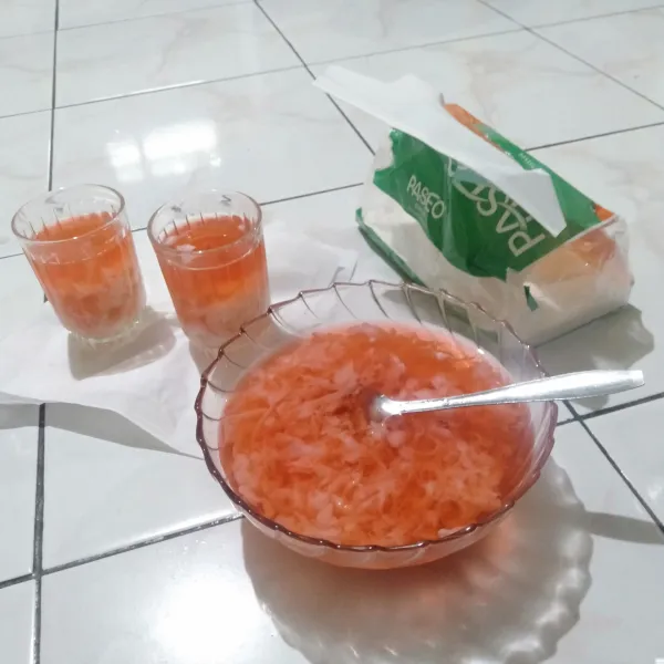 Es Kopyor Nutrijel Melon siap dinikmati.