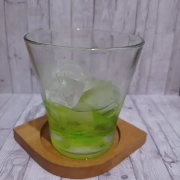 Tambahkan es batu