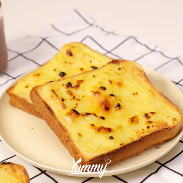 Milky Cheese Toast siap untuk disajikan sesuai selera.