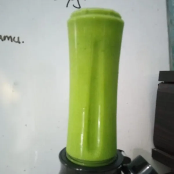 Haluskan dalam blender sampai betul-betul hancur semua.