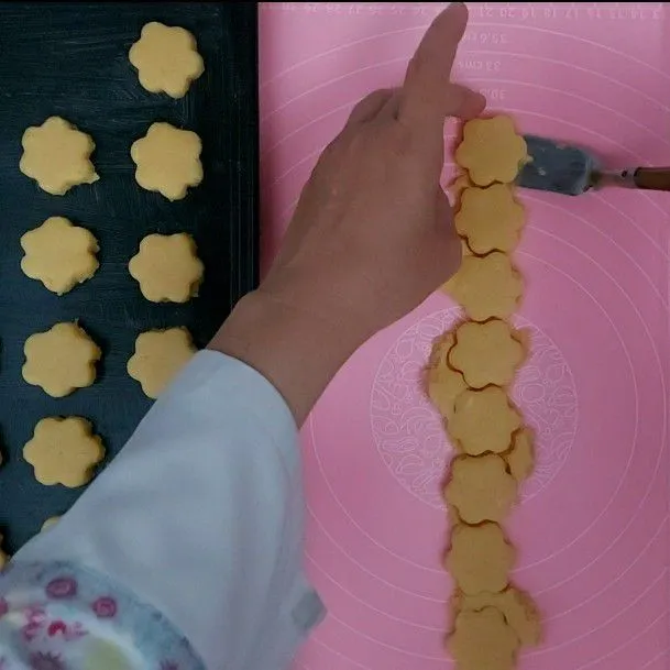 Step 4 Almond Cookies