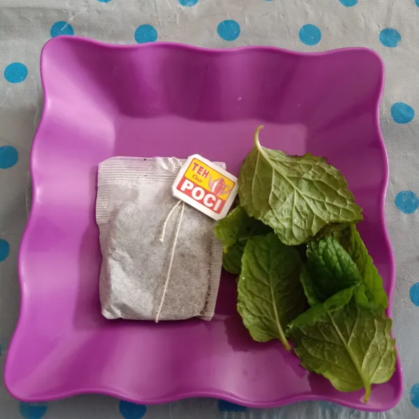 Siapkan bahan-bahan.