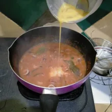 Masukkan telur yang sudah di kocok lepas kemudian tunggu hingga matang
