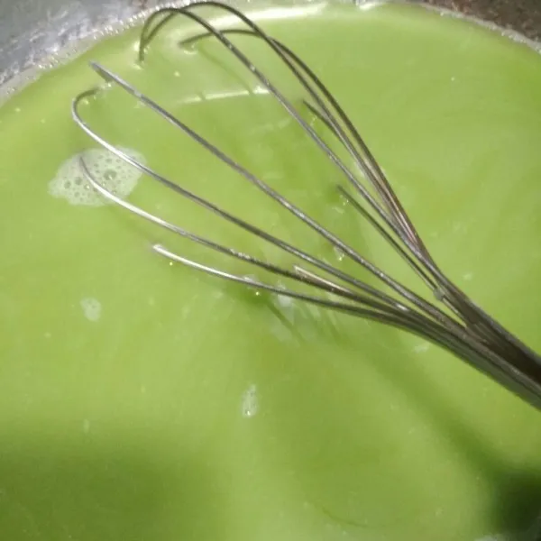 Campur bahan adonan pudding  lumut aduk rata