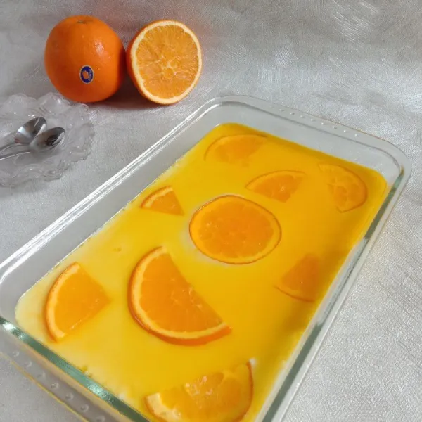 Bila ingin disimpan dikulkas bisa disimpan setelah irisan jeruk masuk. Orange jus bisa dituangkan saat ingin disajikan