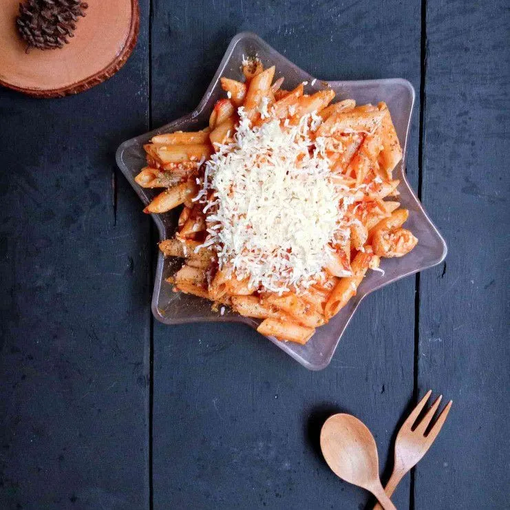 Penne with red sauce