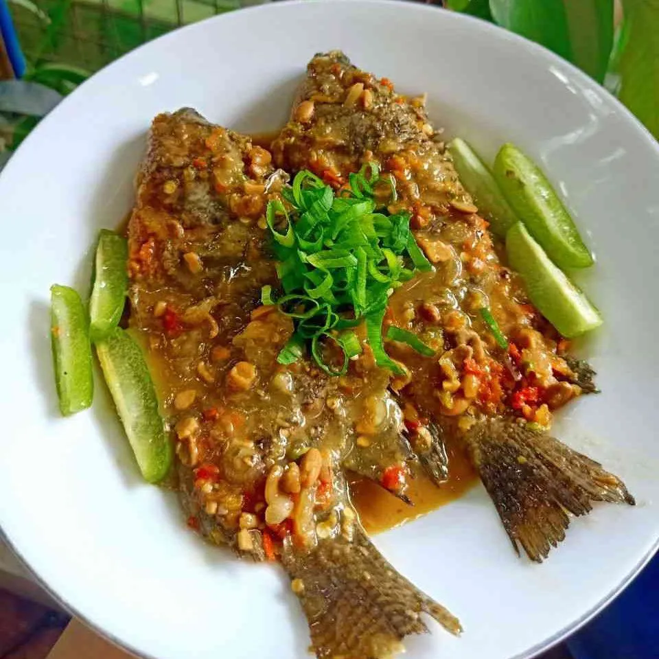 Ikan Nila Tauco Pedas Asem Wuluh