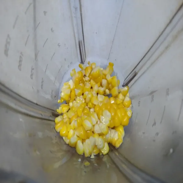 Pipil/ sisir jagung, piindahkan ke dalam blender.