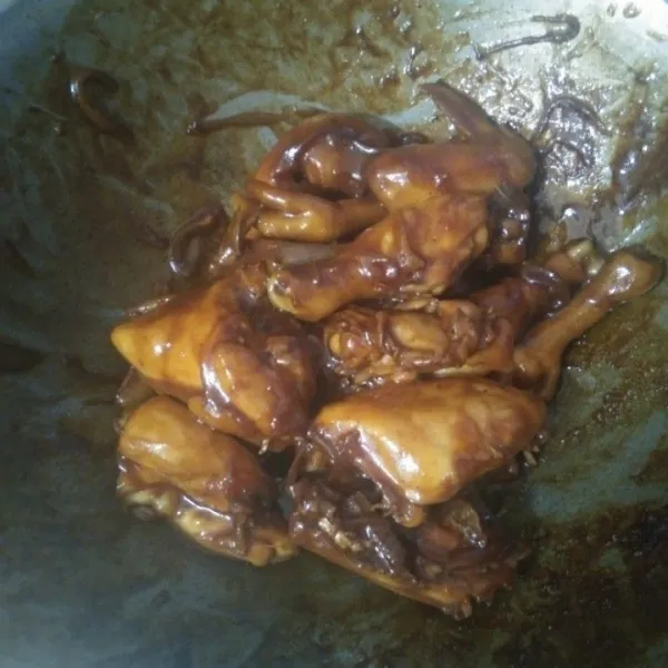 Masak hingga bumbu menyerap