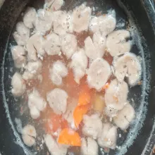 Masukan wortel dan kentang masak sampai empuk .