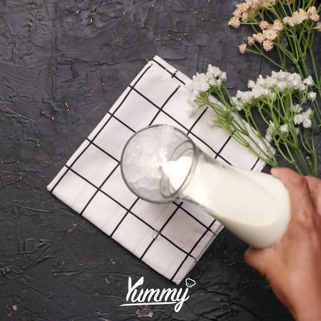 Step 4 Taro Milk (고구마 우유)