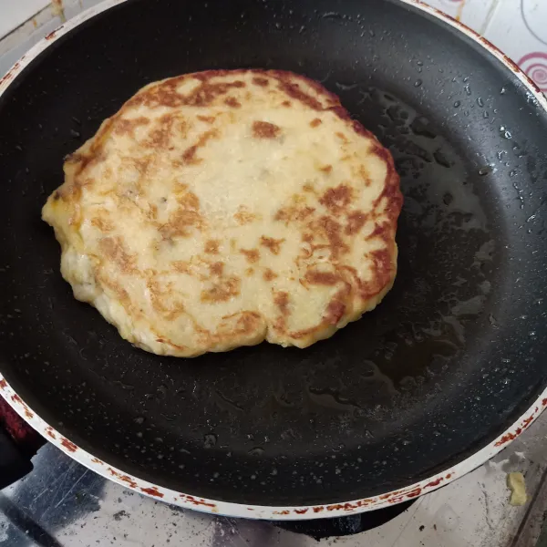 Jangan lupa dibalik, agar tidak gosong