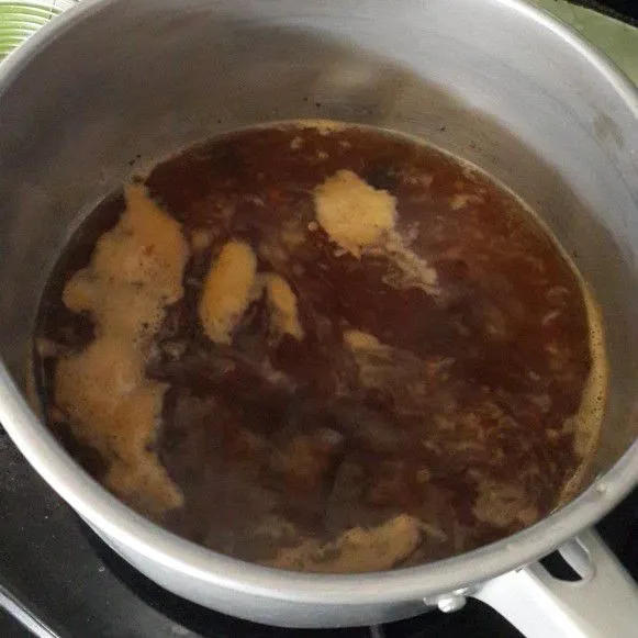 Kuah gula merah, campur semua bahan jadi satu masak hingga mendidih, matikan. Saring biarkan dingin.