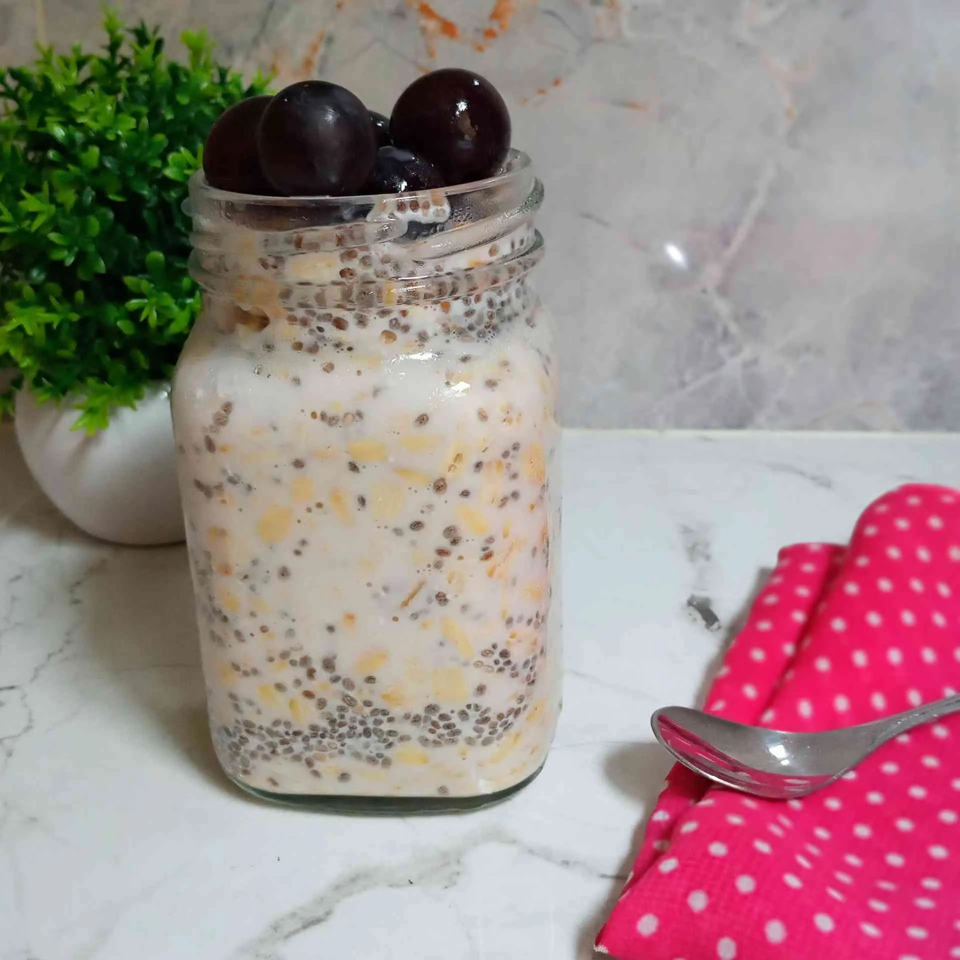 Black Grapes Overnight Oats