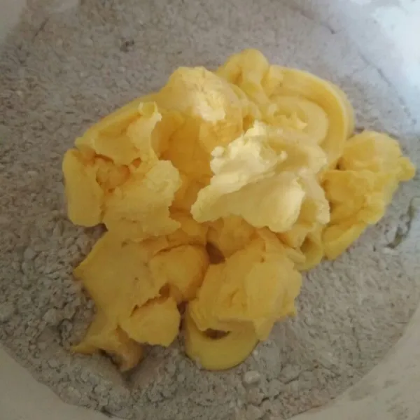 Tambahkan butter