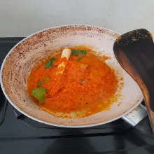 Tumis bumbu halus hingga harum bersama bumbu cemplung kecuali tomat dan kemangi