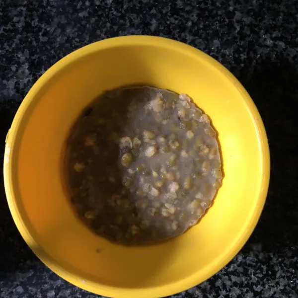 Setelah kacang hijau matang, masukkan ke dalam freezer dan bekukan.