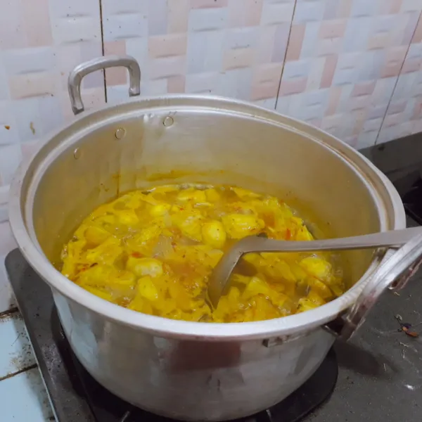 Masak hingga bumbu meresap & timbul empuk, test rasa.