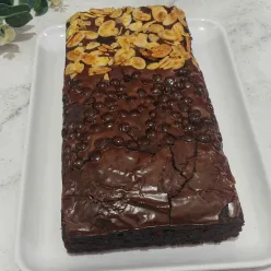 Fudgy Brownies Dengan Toping