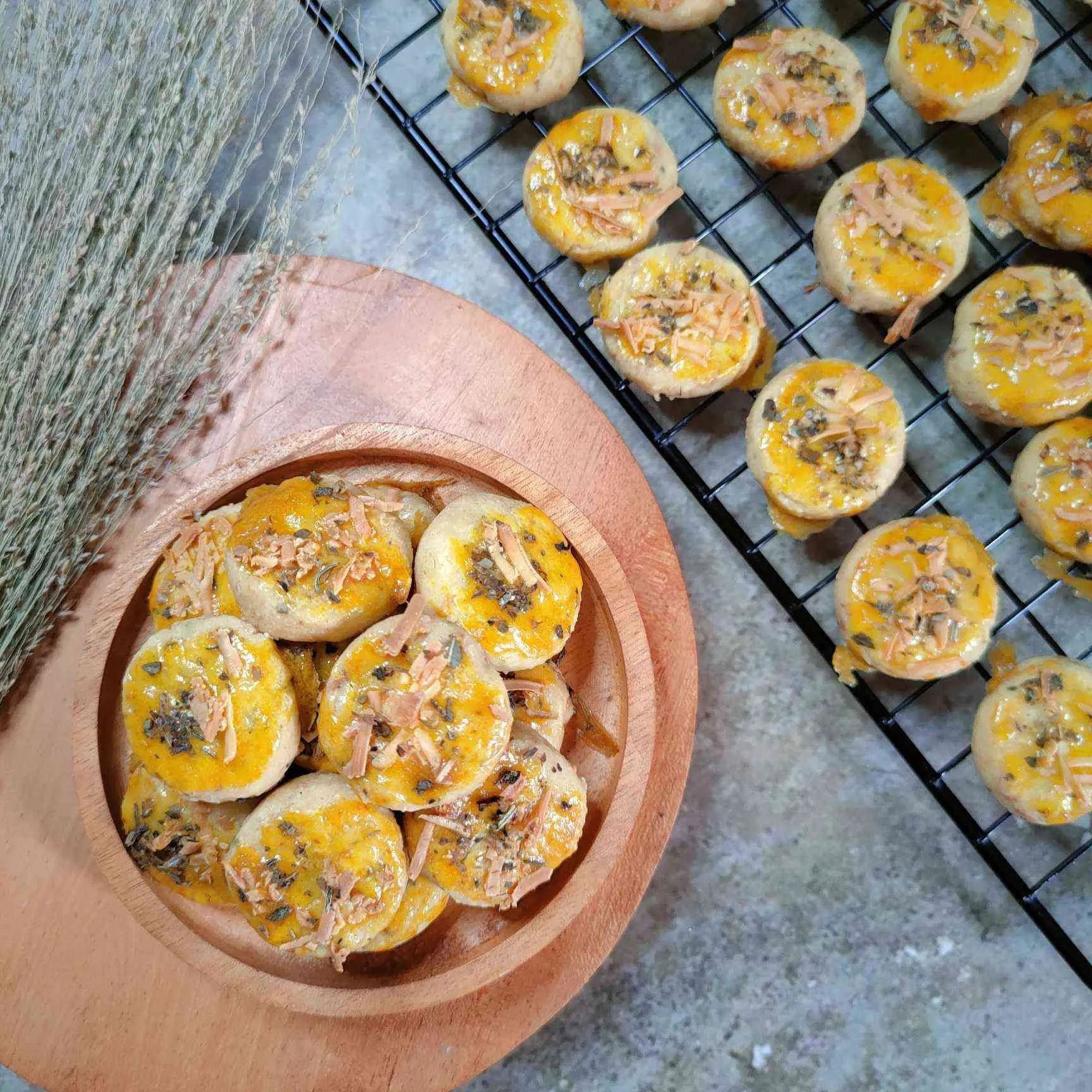 Garlic Cheese Cookies