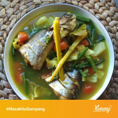 Proses memasak pindang patin di atas kompor