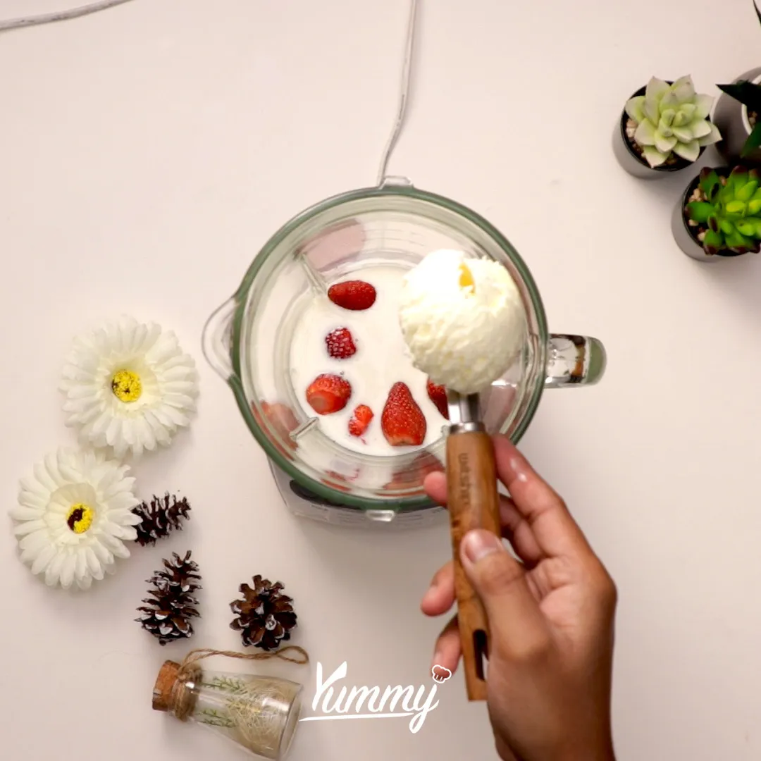Step 2 Regally Strawberry Milkshake