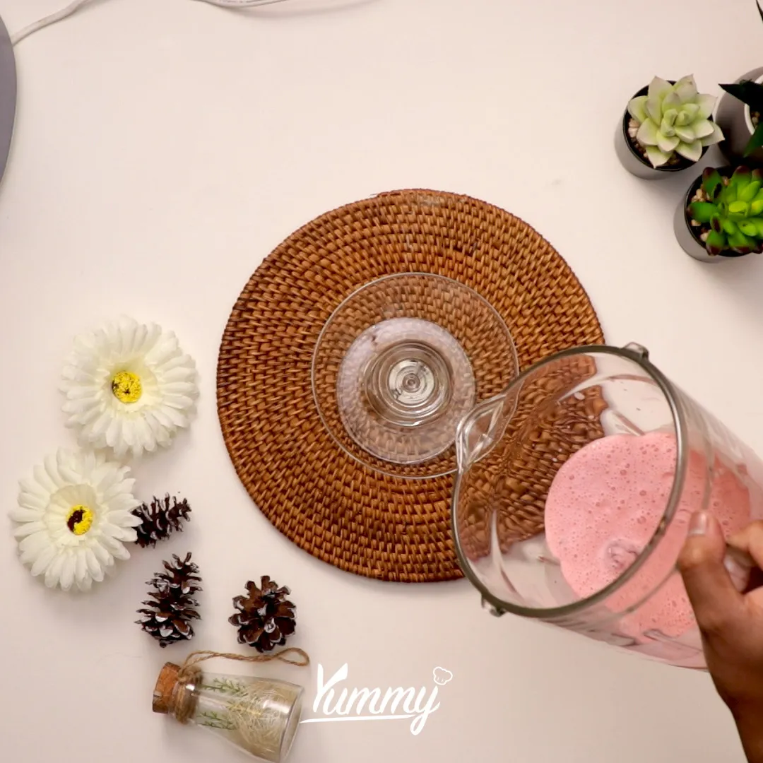 Step 4 Regally Strawberry Milkshake