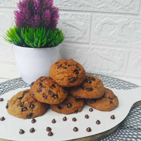 sajikan dengan susu, cookies ini akan krispi diluar namun dalamnya tetap soft