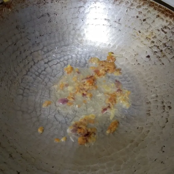 Tumis bumbu halus hingga harum