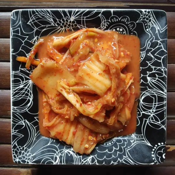 Siapkan kimchi, dapat dicuci terlebih dahulu agar tidak terlalu asam.