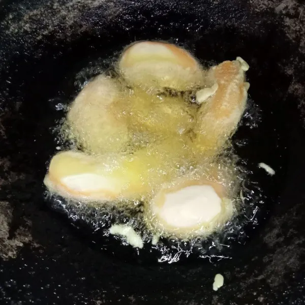 Goreng ubi dengan air sedang hingga matang.