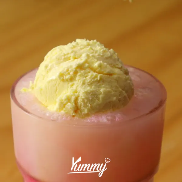 Tambahkan es krim durian di atasnya sebagai topping.