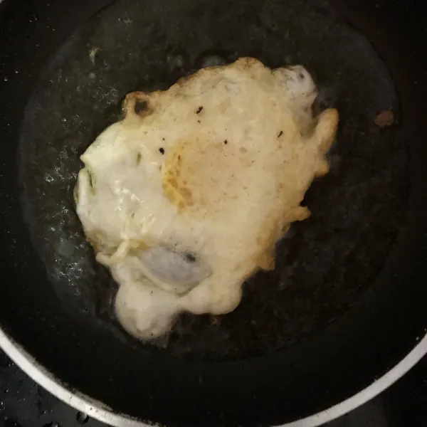 buat telur ceplok lalu tiriskan