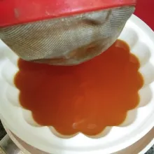 Siapkan saringan halus, tuang larutan agar - agar gula merah di atas puding bening air kelapa muda tadi, biarkan set