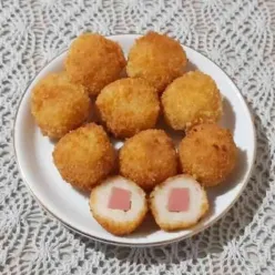 Bola Terigu Crispy Isi Sosis