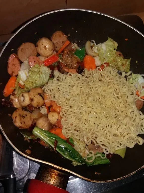 Step 4 Mie Seafood Mala Xiang Guo