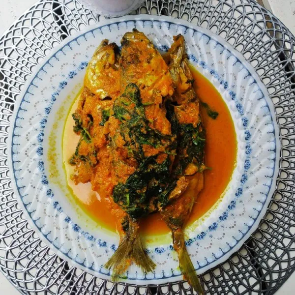 Sajikan dengan nasi putih hangat