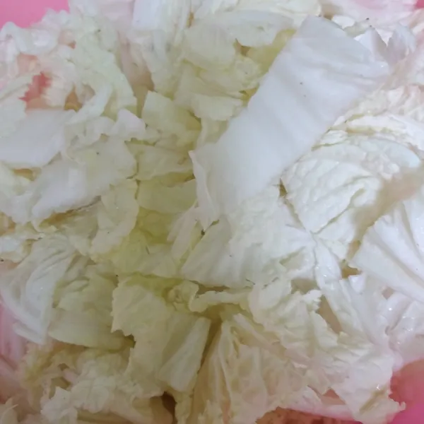 Potong-potong sawi putih
