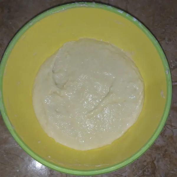 Diamkan adonan hingga berkembang 2x