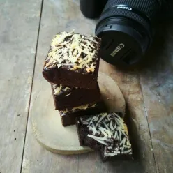 Brownies 3 Telur Topping Keju