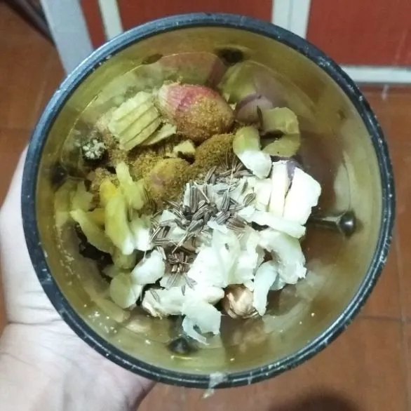 Ulek / blender senua bumbu halus (saya blender dengan menambahkan sedikit air).