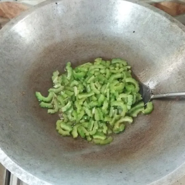 Tambahkan air, koreksi rasanya.