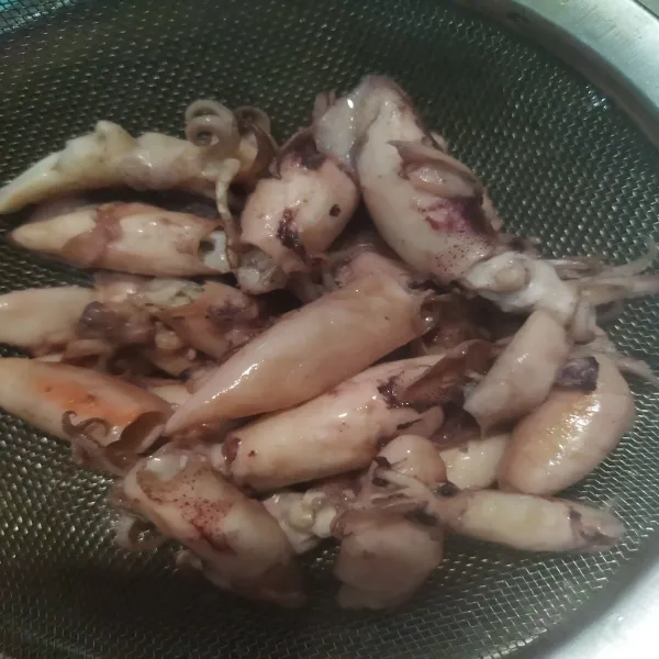 Goreng sebentar saja dalam minyak goreng yang sudah panas.
