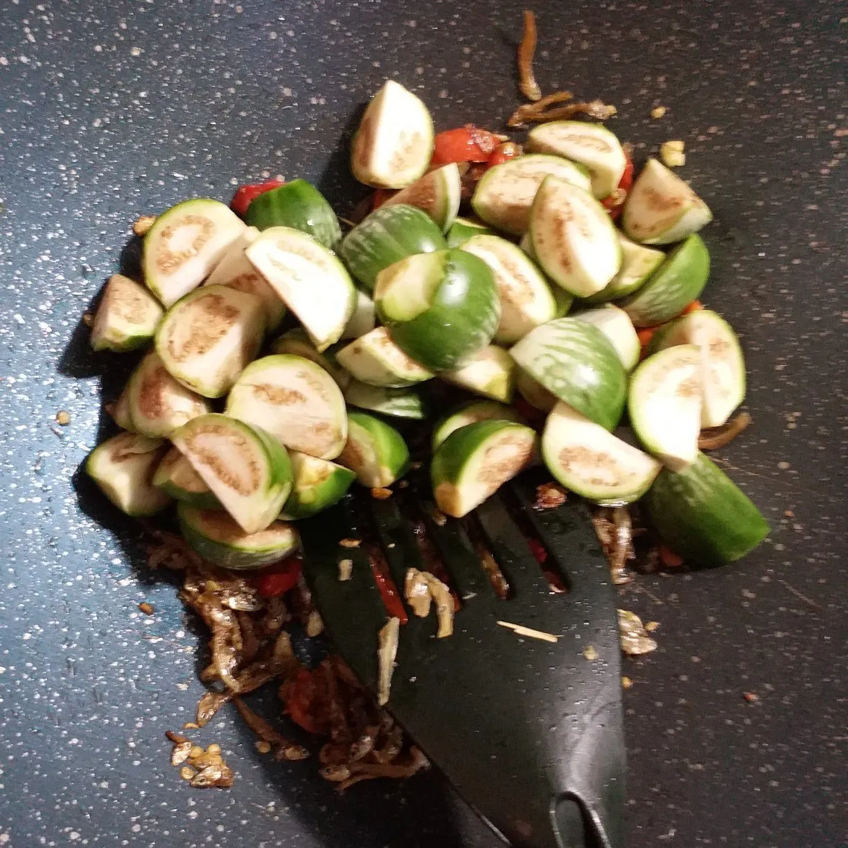 Step 5 Tumis Terong Teri Saos Tiram