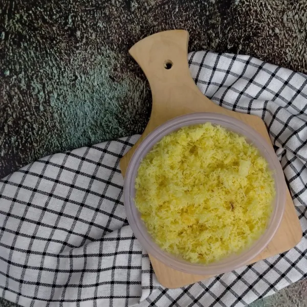 Setelah matang, matikan kompor, angin-anginkan. Setelah dingin simpan dalam toples.