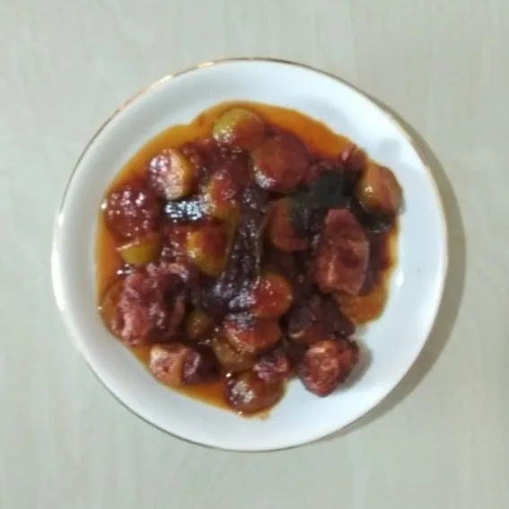 Siapkan piring saji, tuang tulang cucut balado ke dalam piring saji. Siap dihidangkan.