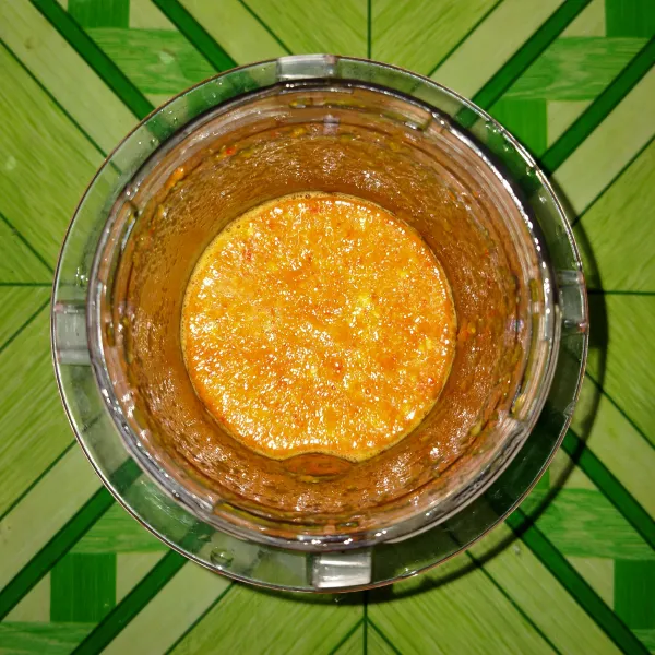 Haluskan bumbu halus.